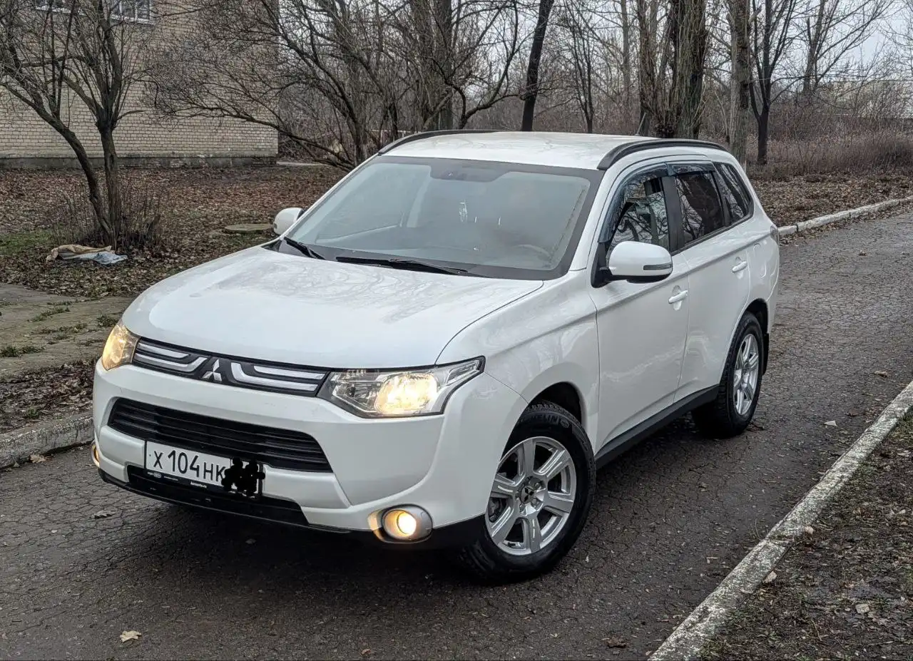 Продам Mitsubishi Outlander 2014 года в идеальном состоянии