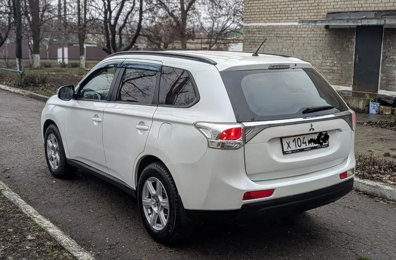 Продам Mitsubishi Outlander 2014 года в идеальном состоянии