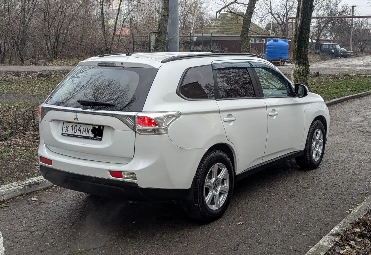 Продам Mitsubishi Outlander 2014 года в идеальном состоянии