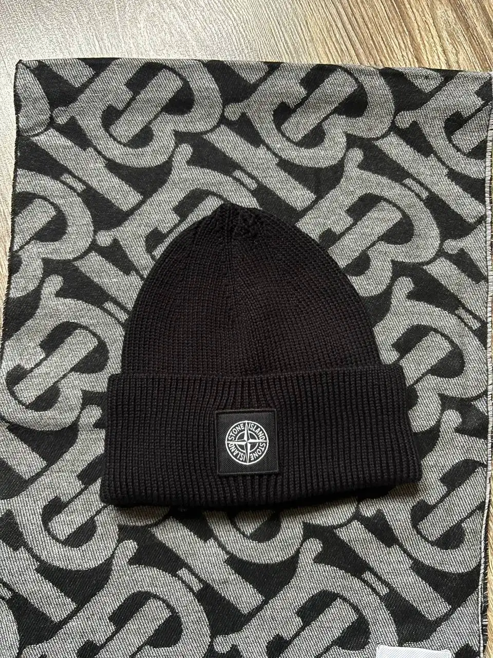 Продам новую шапку с бирками