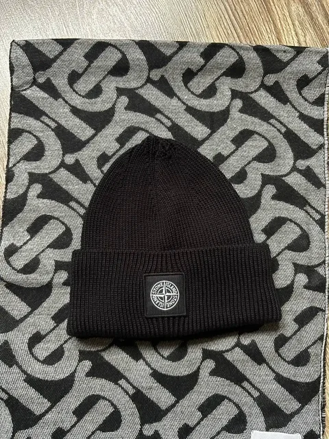 Продам новую шапку с бирками - Одежда в Ростов-на-Дону