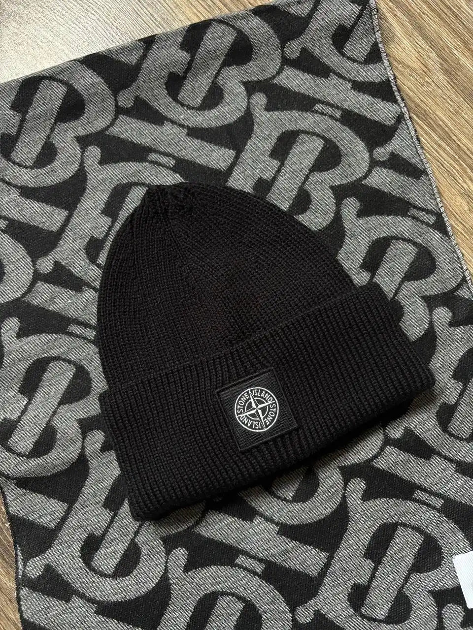 Продам новую шапку с бирками