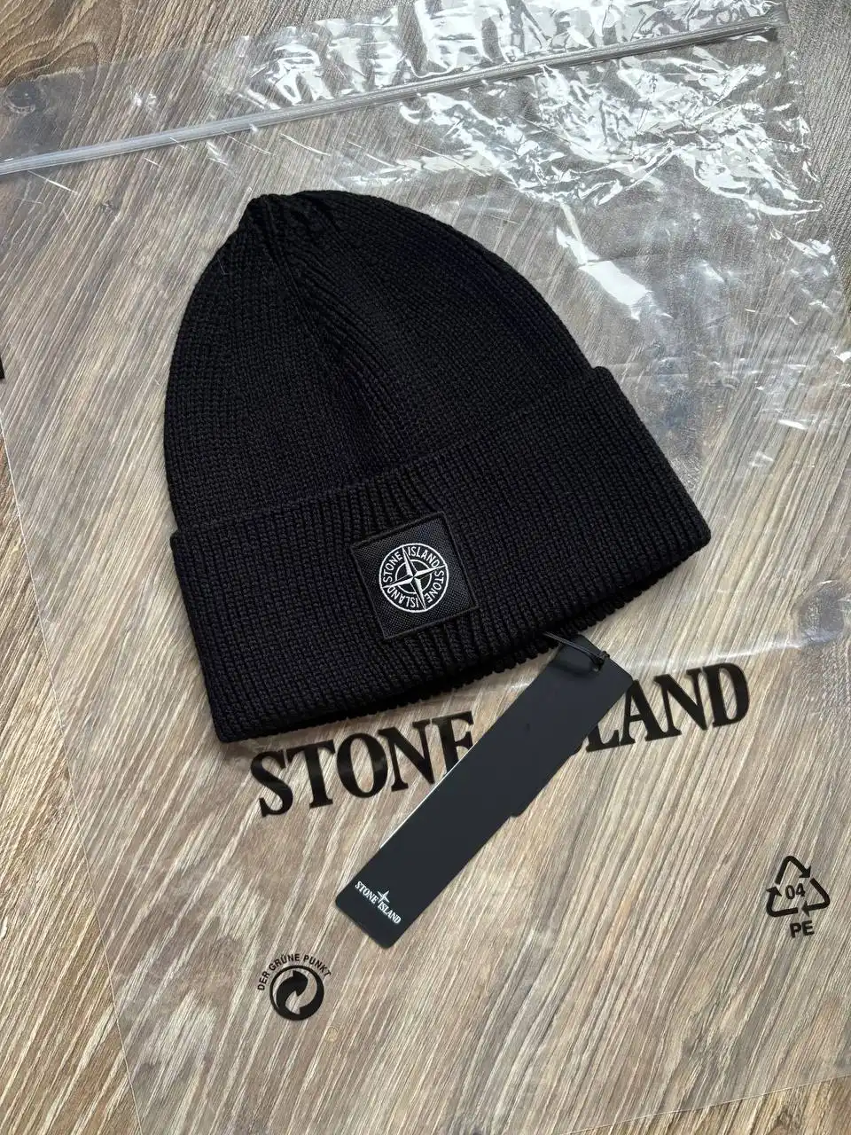 Продам новую шапку с бирками