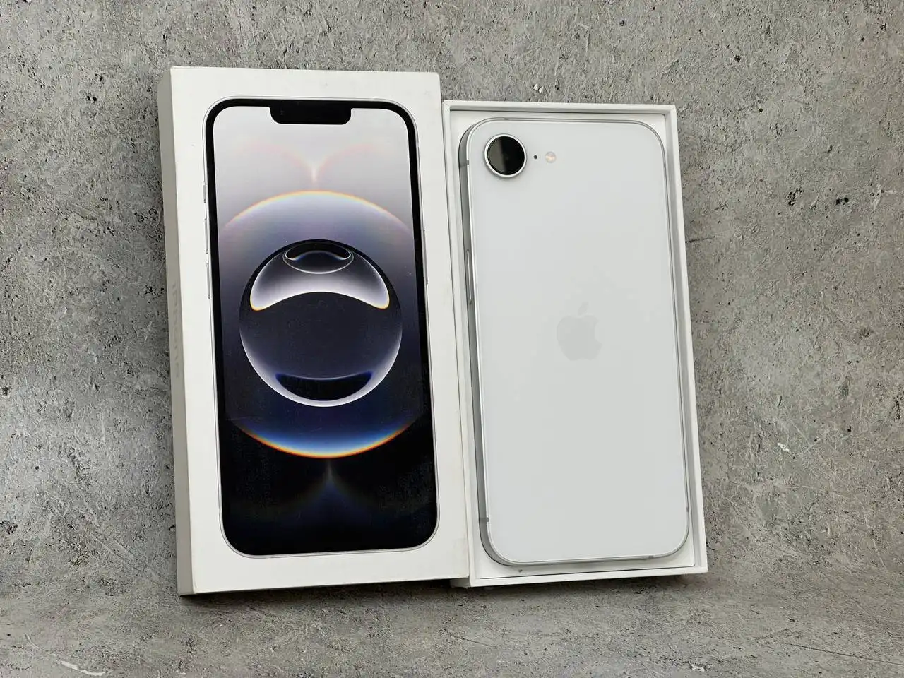 iPhone 16e 128 gb с гарантией до 18.09.2026 - Смартфоны (Электроника) в Екатеринбург