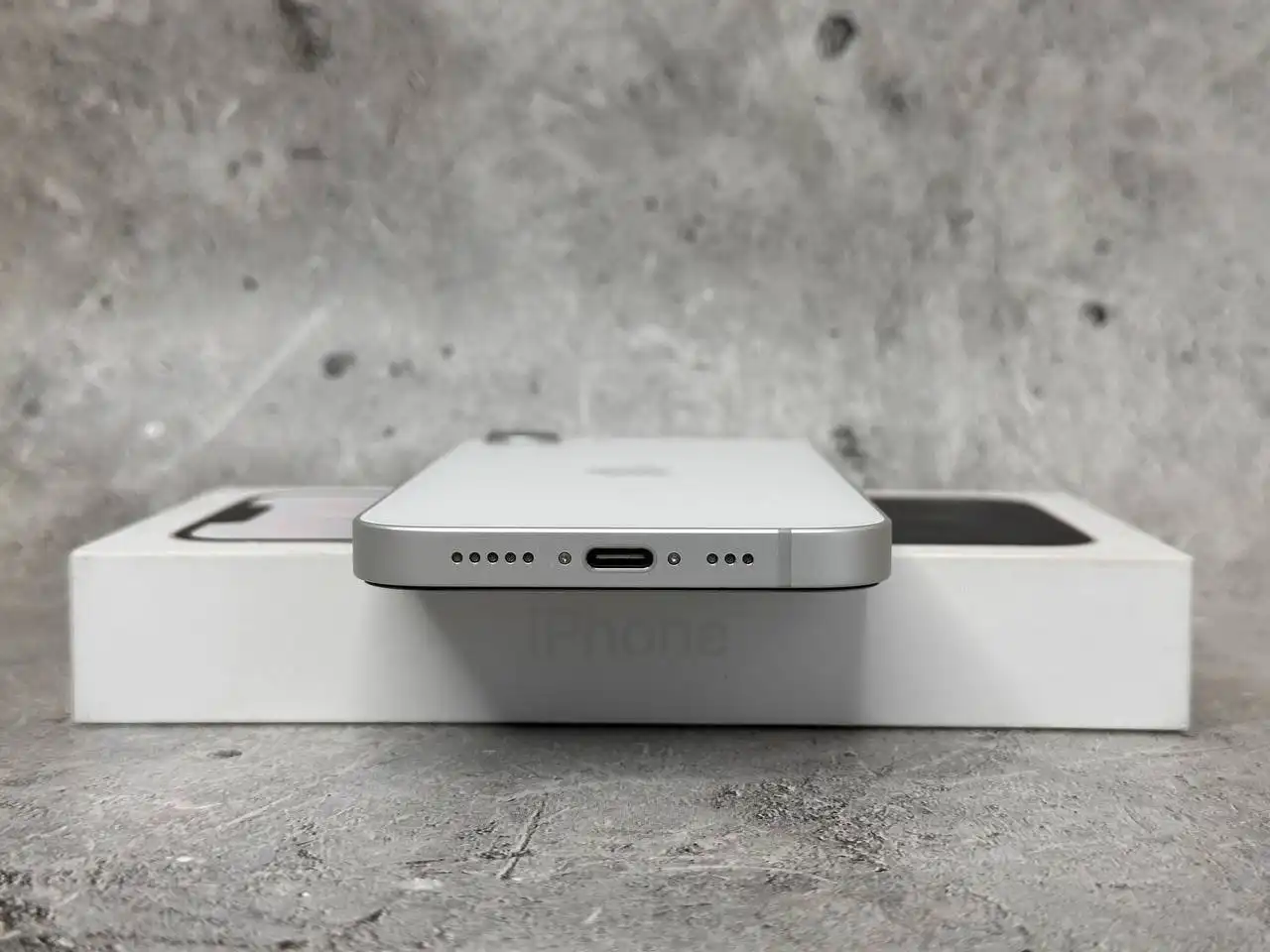 iPhone 16e 128 gb с гарантией до 18.09.2026 - Смартфоны (Электроника) в Екатеринбург