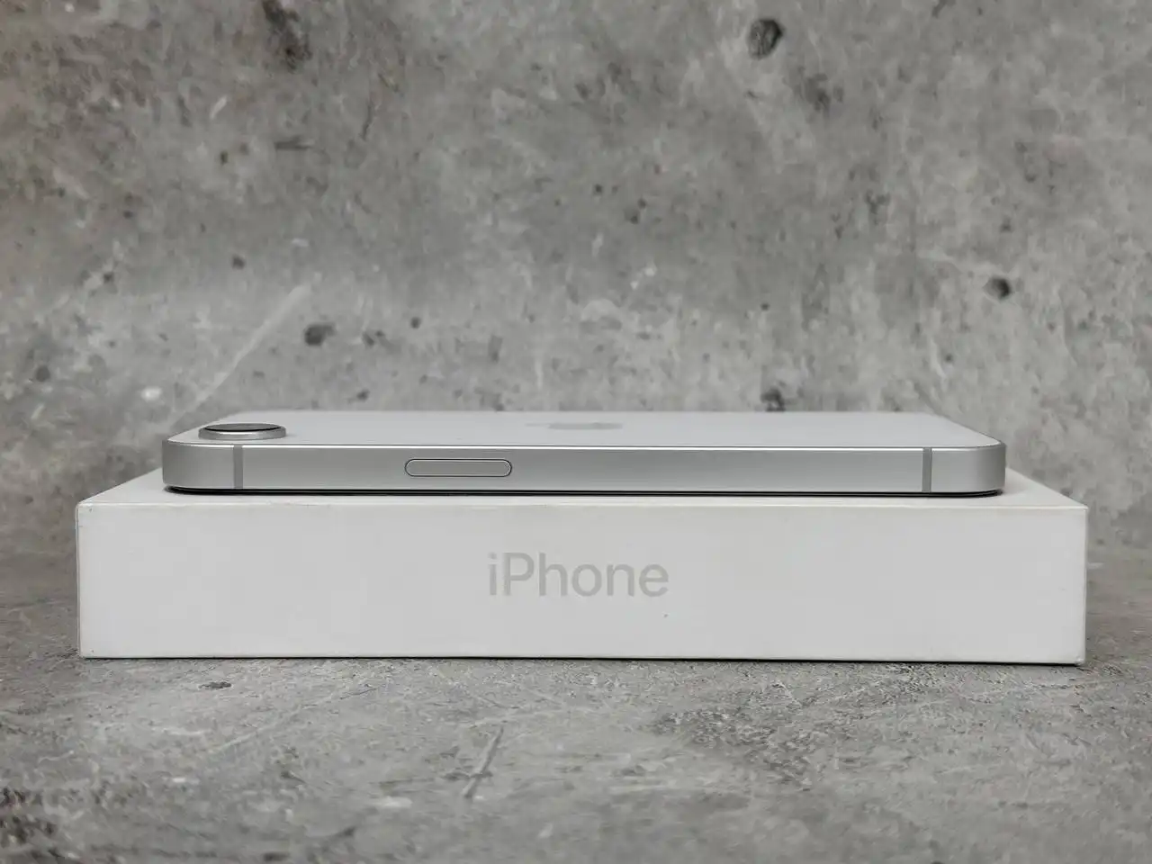 iPhone 16e 128 gb с гарантией до 18.09.2026 - Смартфоны (Электроника) в Екатеринбург