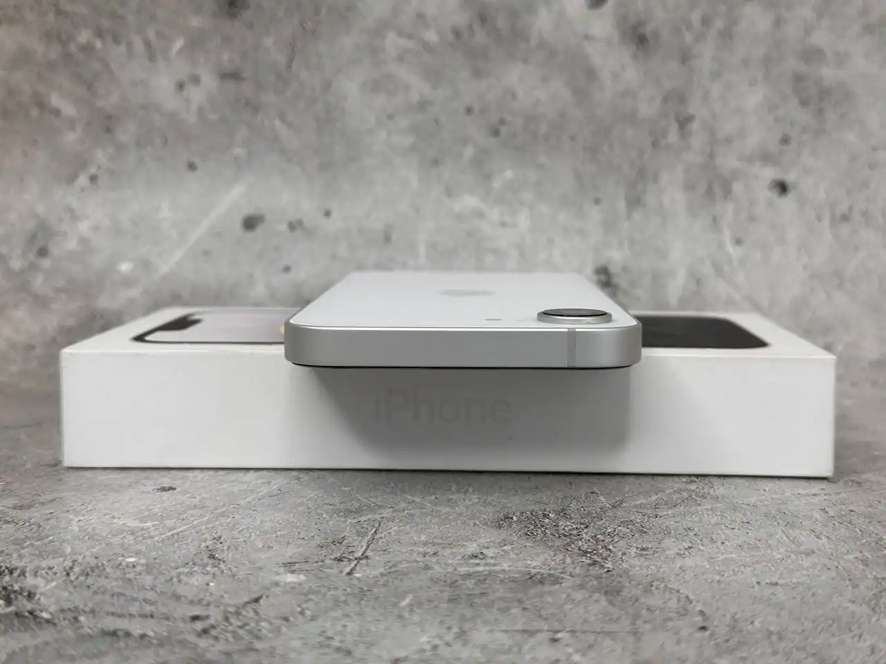 iPhone 16e 128 gb с гарантией до 18.09.2026 - Смартфоны (Электроника) в Екатеринбург