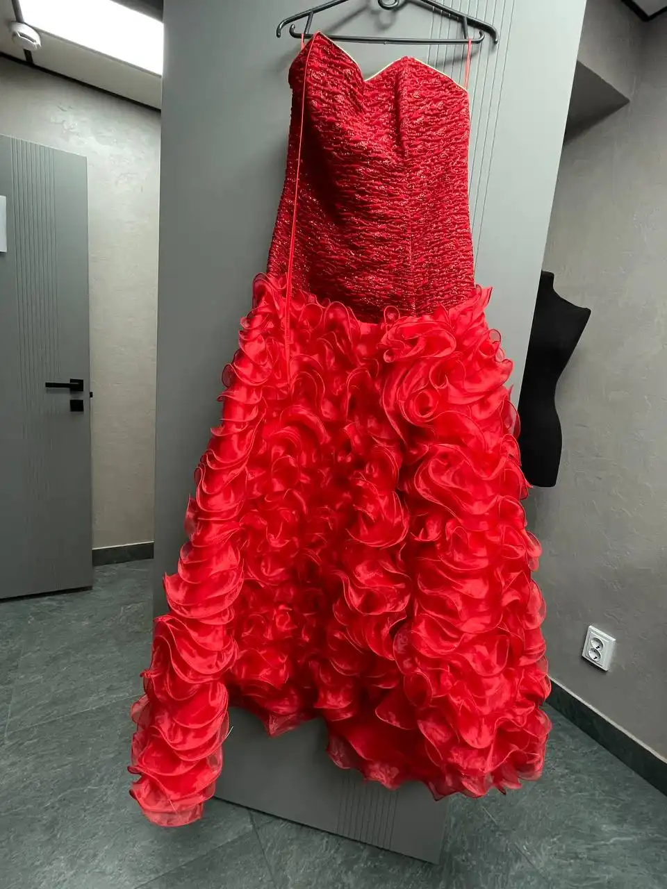 Продажа сценического платья