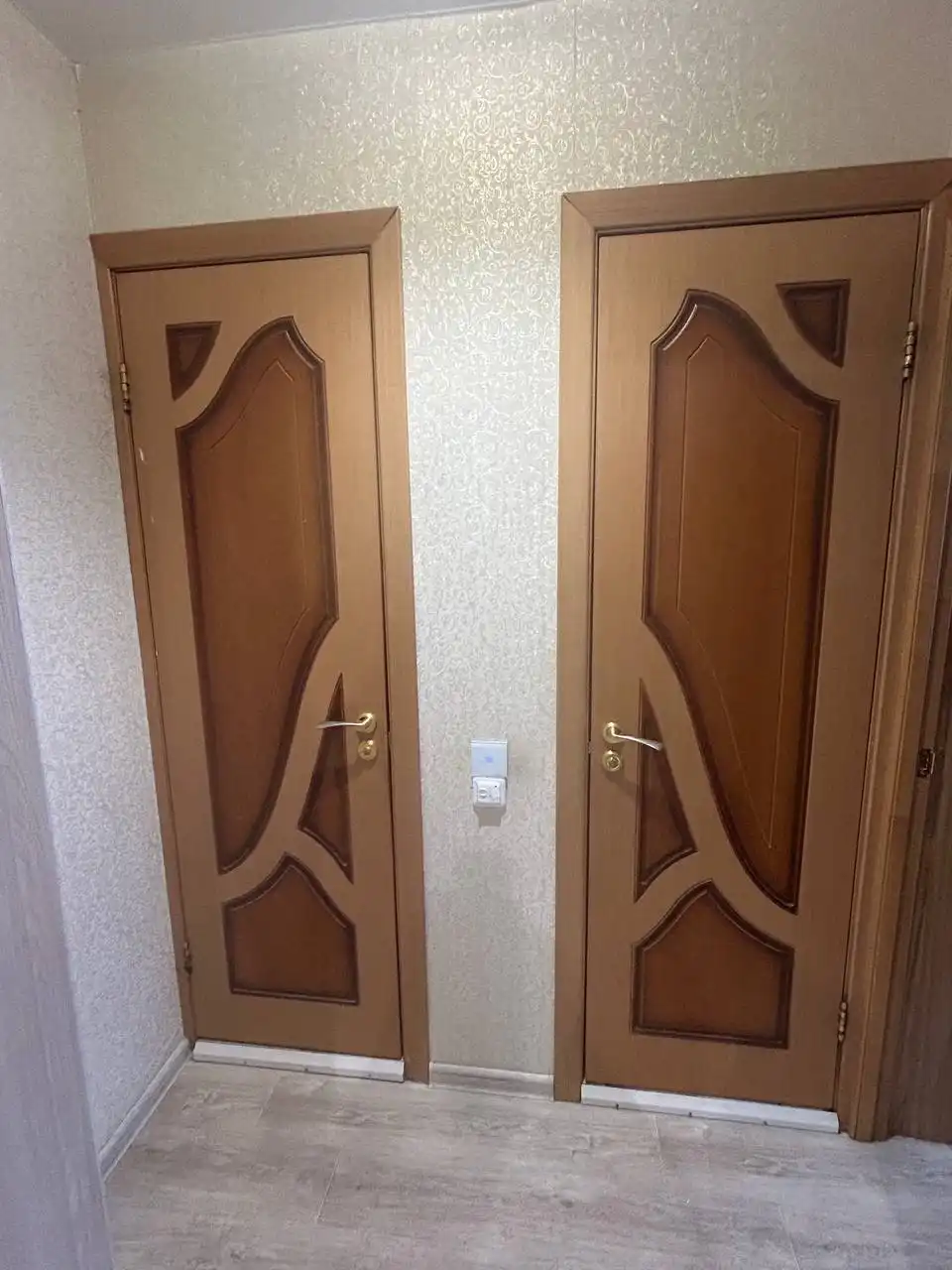 Продажа б/у дверей с коробкой и доборами