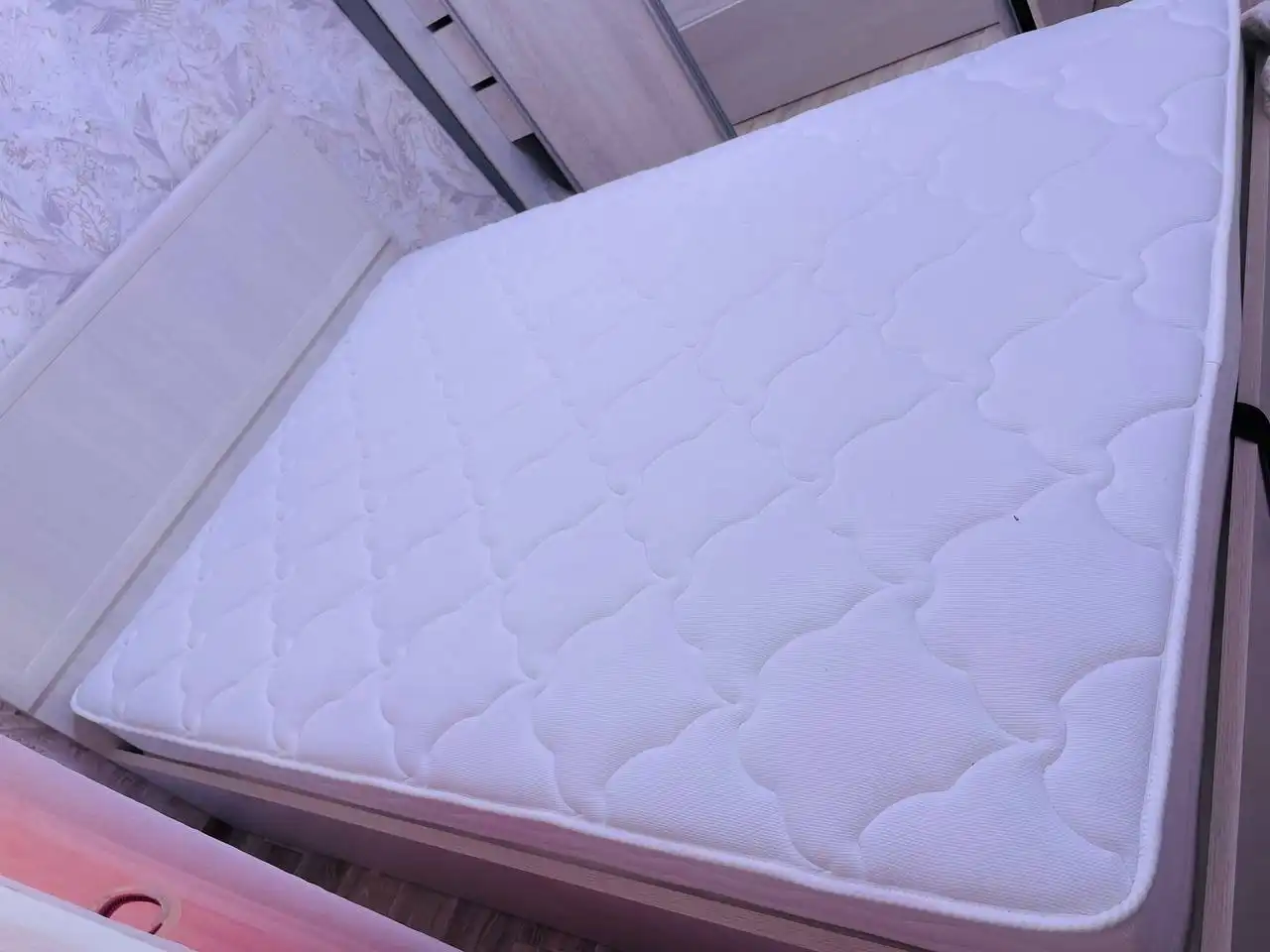 Продается двухспальная кровать 160х200