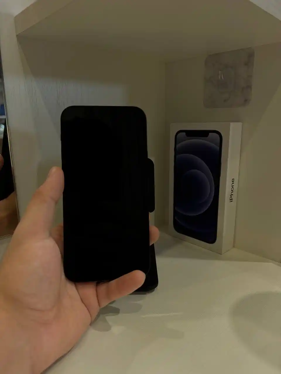 Продам айфон 12