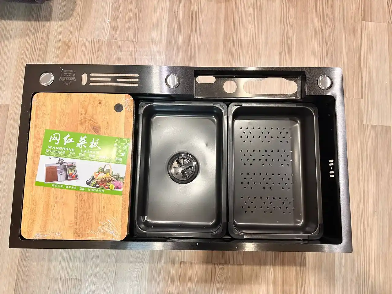 Продаётся качественная кухонная мойка