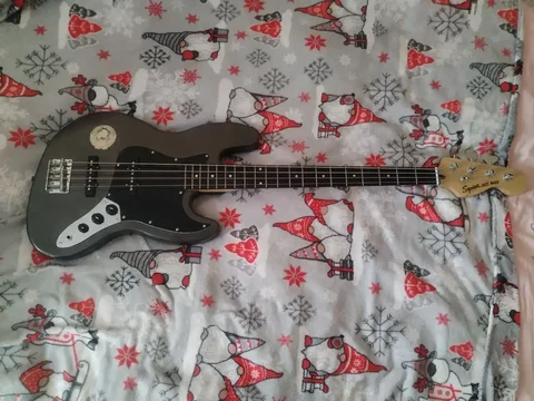 Продажа бас-гитары в отличном состоянии - Хобби и отдых в Санкт-Петербург