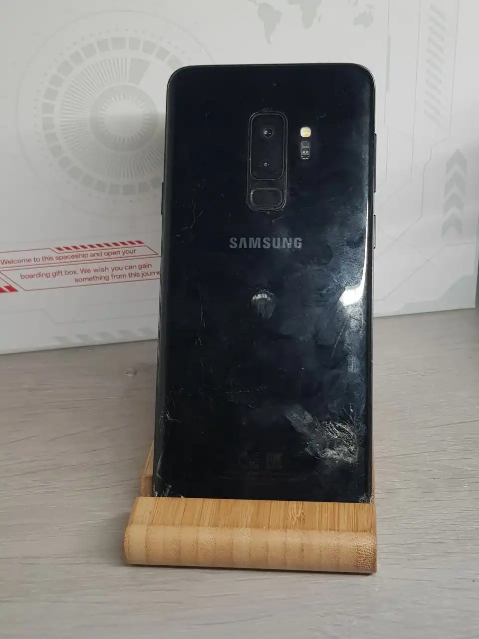 Продам Samsung s9+ 4/64gb