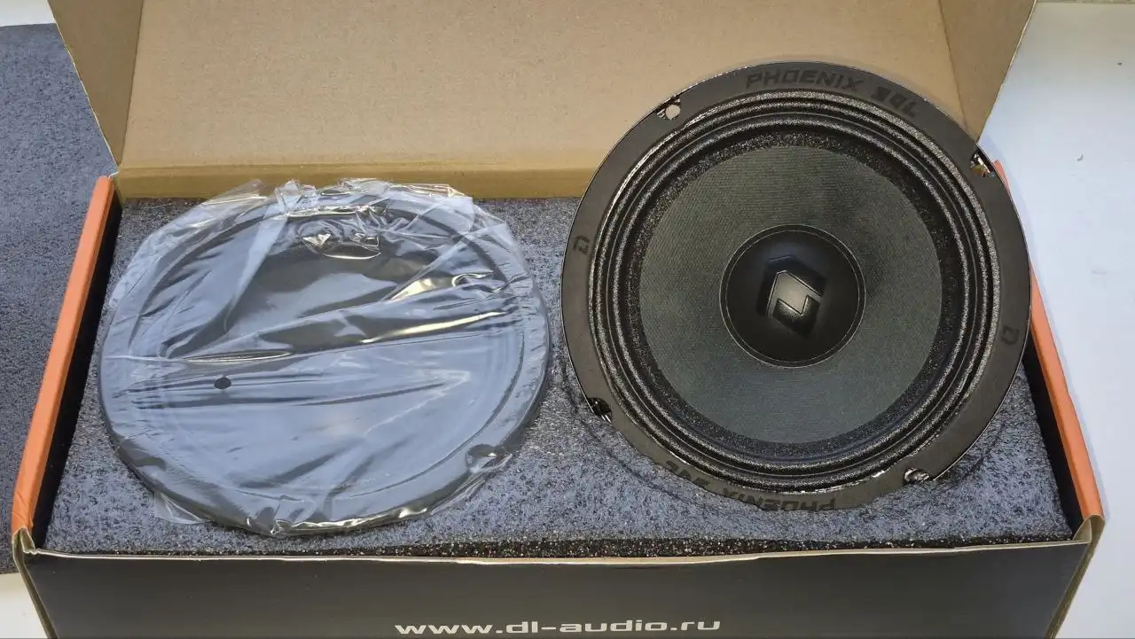 Продам динамики с гарантией и полным комплектом