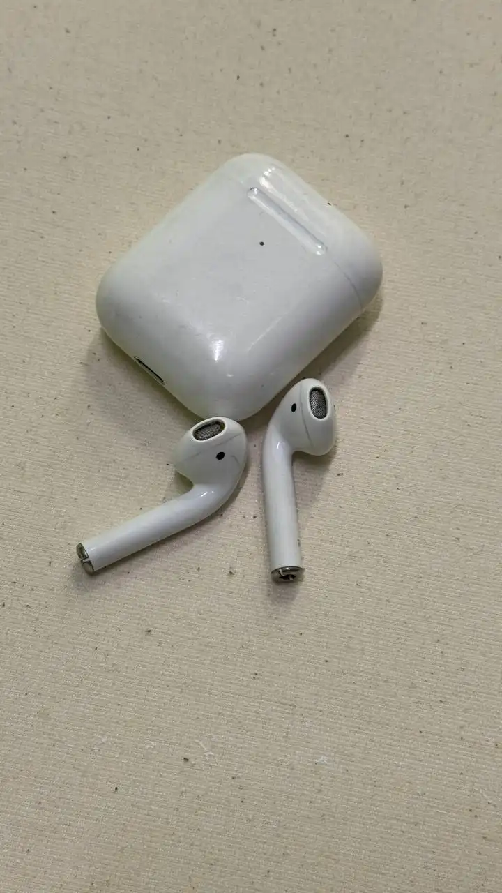 Наушники Apple Airpods 2 б/у