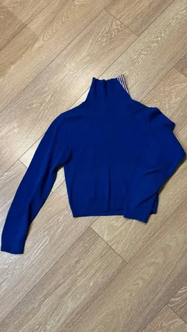 Свитер в хорошем состоянии, размер XS - частное объявление в Санкт-Петербург