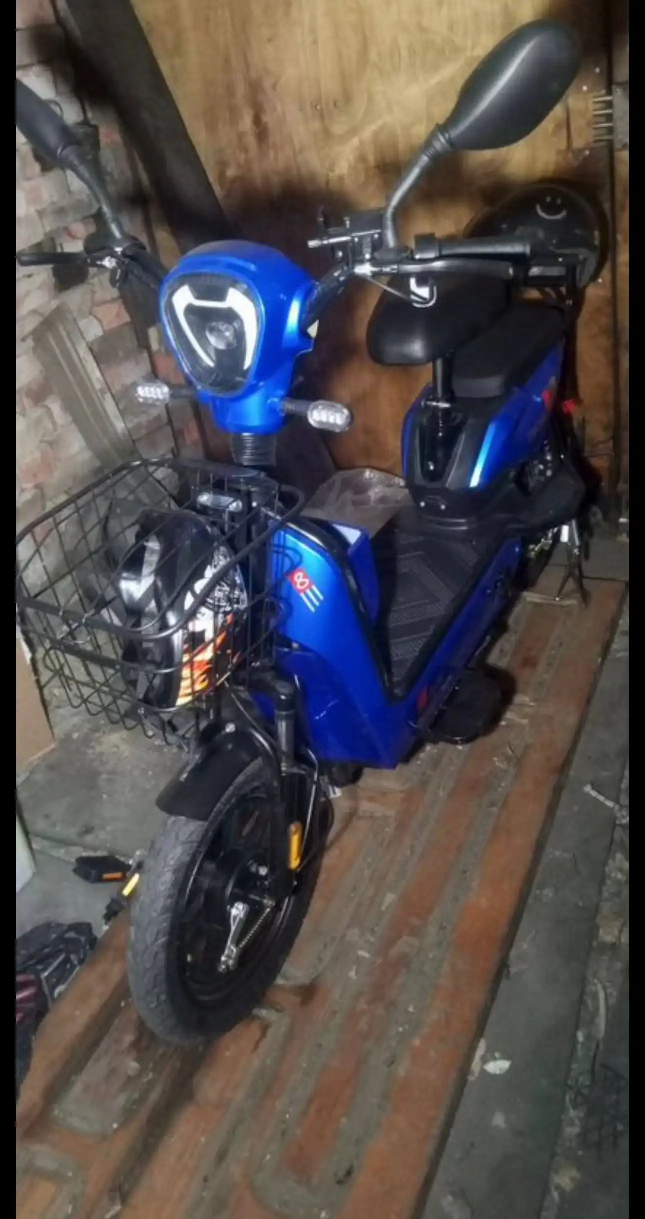 Продам электроскутер с педалями на 2 места