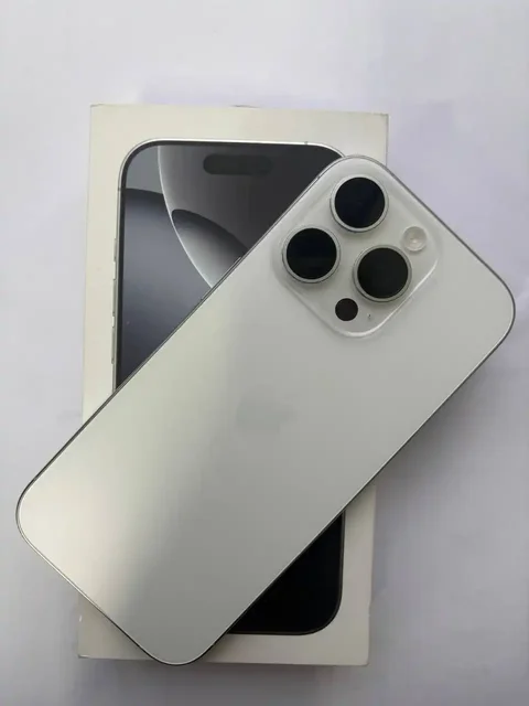 Продаётся iPhone 16 в отличном состоянии с аксессуарами - частное объявление в Санкт-Петербург