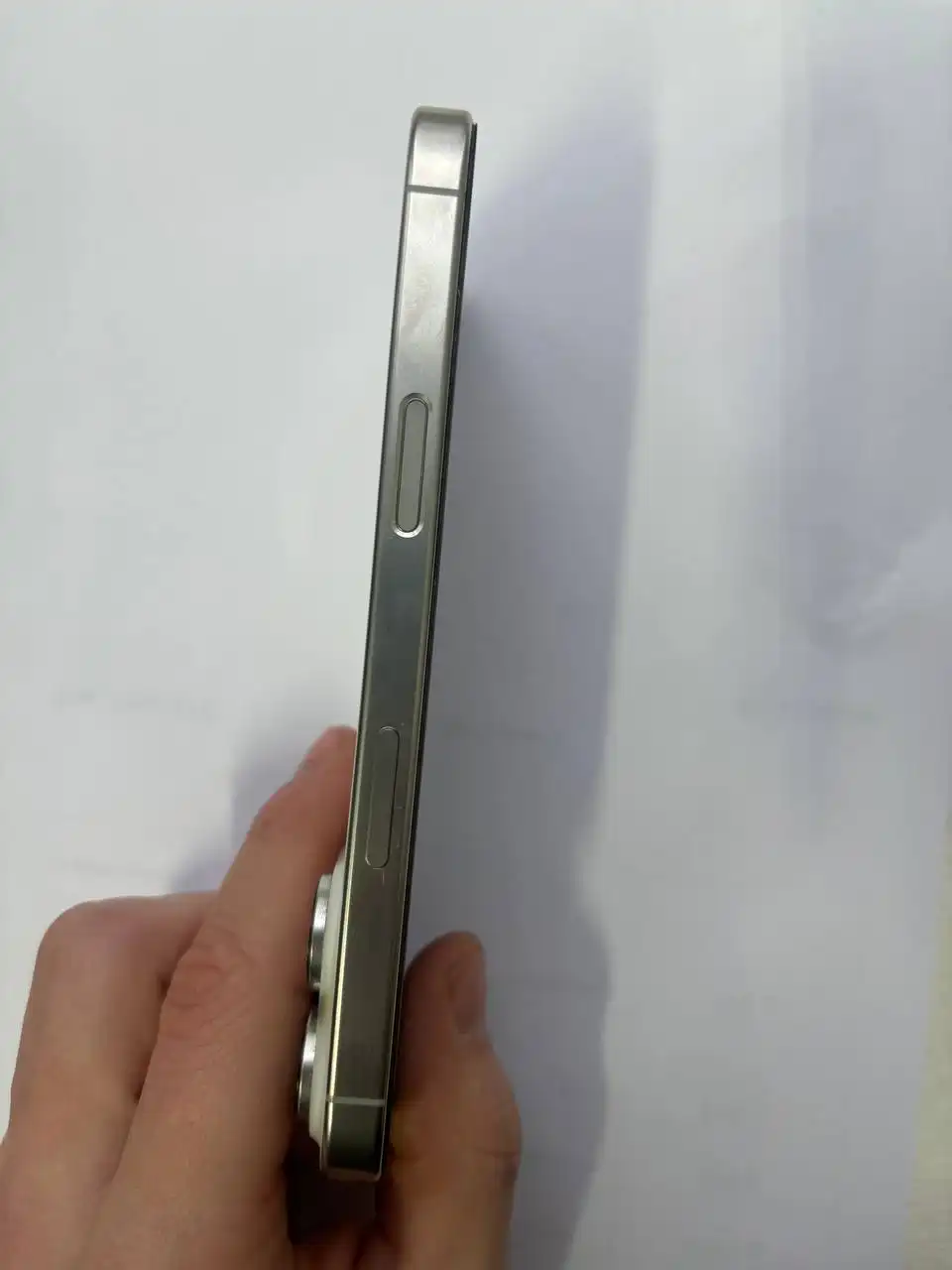 Продаётся iPhone 16 в отличном состоянии с аксессуарами