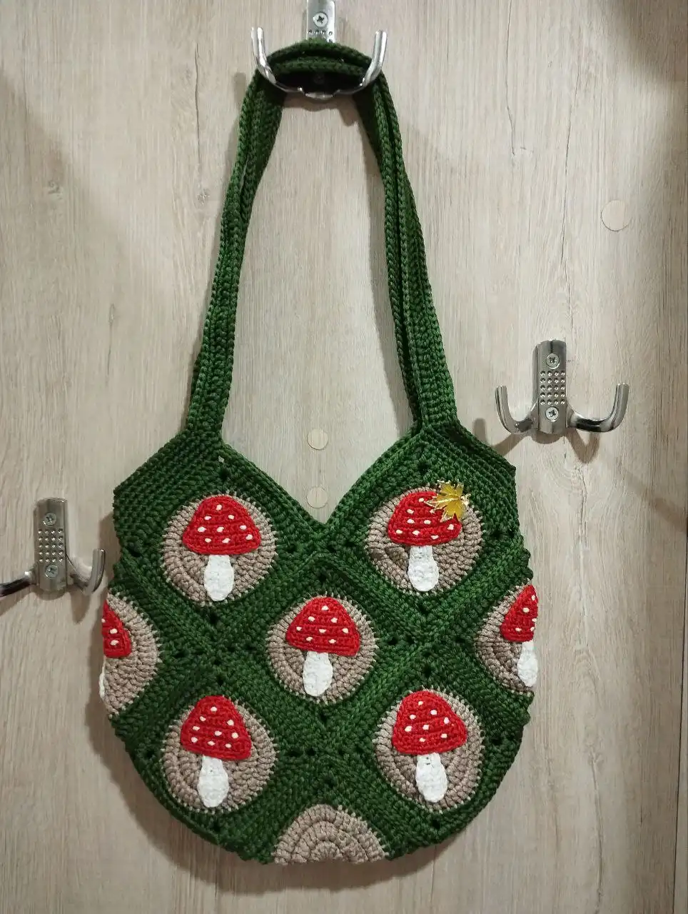 Вязаная сумка шопер с мухоморами