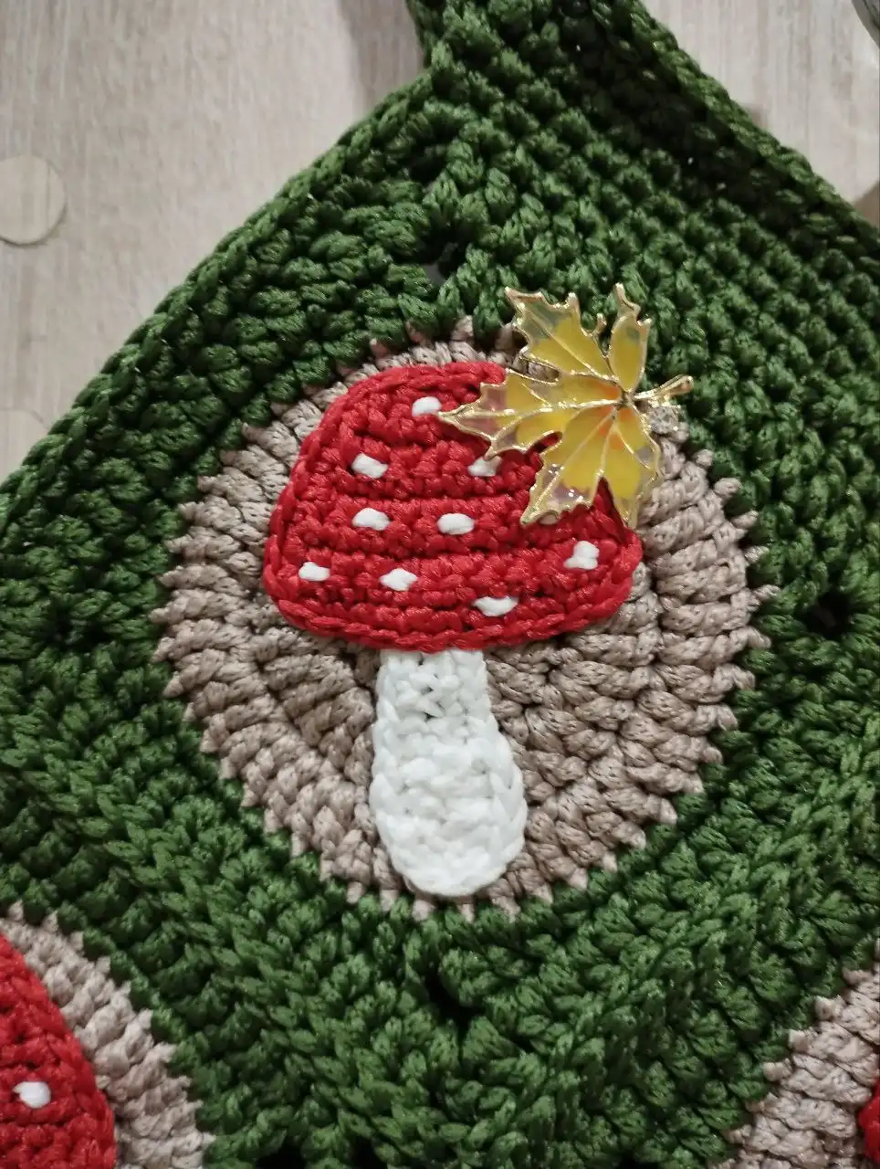 Вязаная сумка шопер с мухоморами