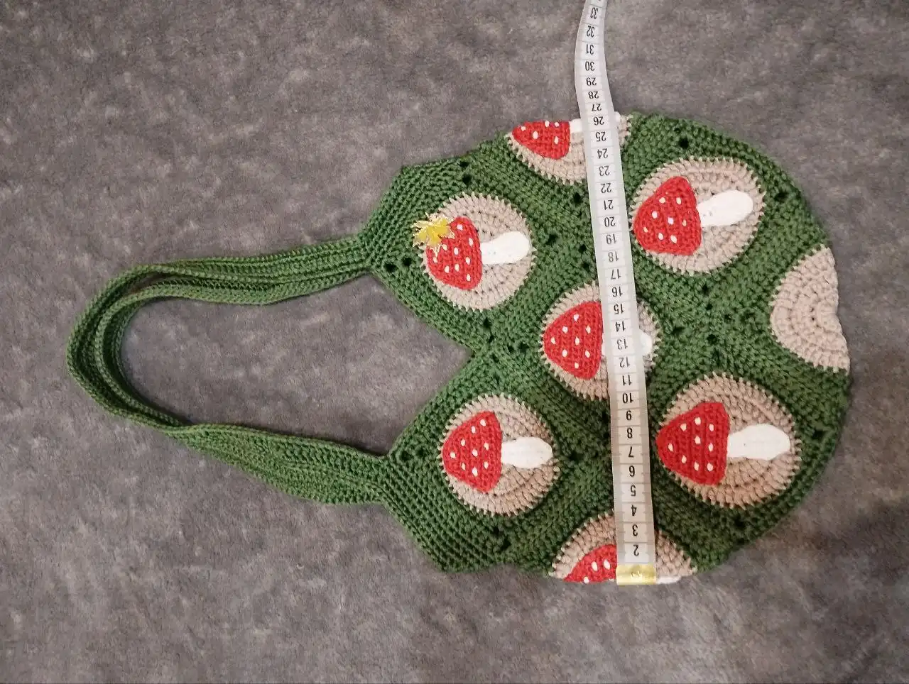 Вязаная сумка шопер с мухоморами