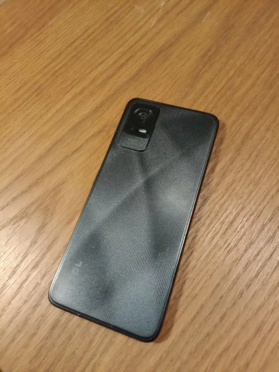 Смартфон TCL 405 б/у с повреждениями