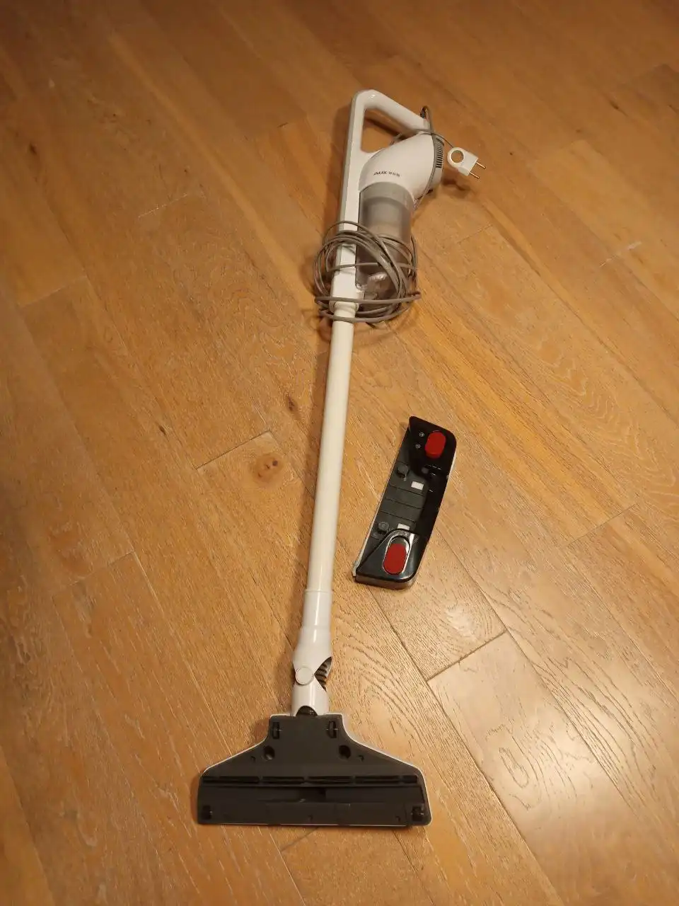 Пылесос с функцией мойки в хорошем состоянии