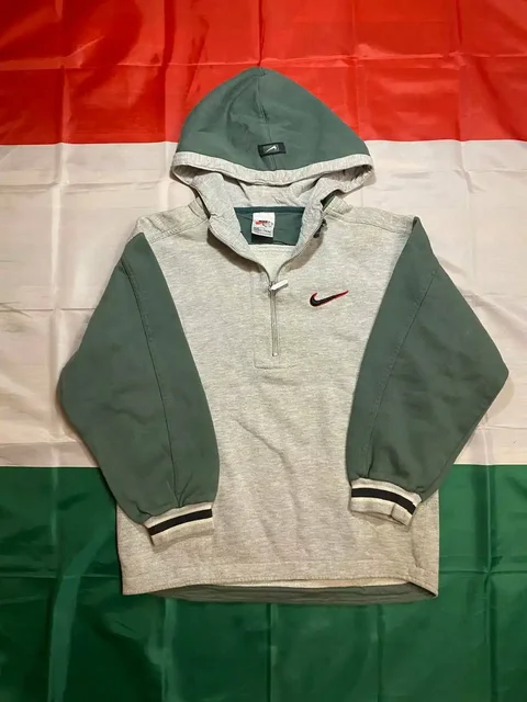 Продажа одежды: худи, джинсы, ветровка, кеды - Красота и здоровье в Санкт-Петербург