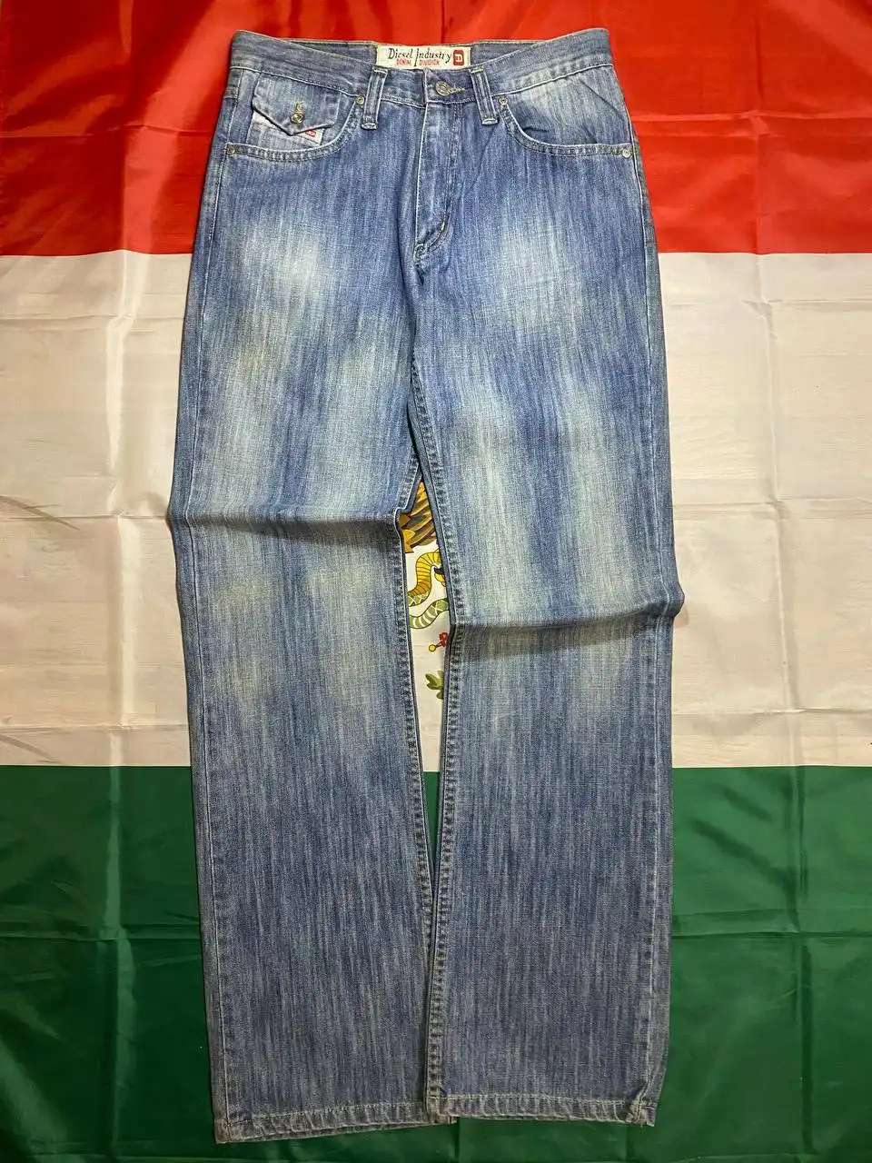 Продажа одежды: худи, джинсы, ветровка, кеды