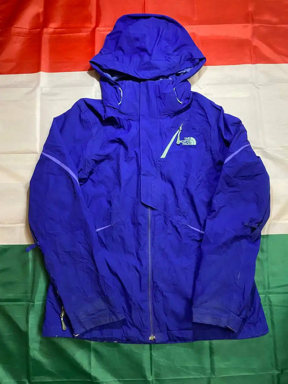 Продажа одежды: худи, джинсы, ветровка, кеды