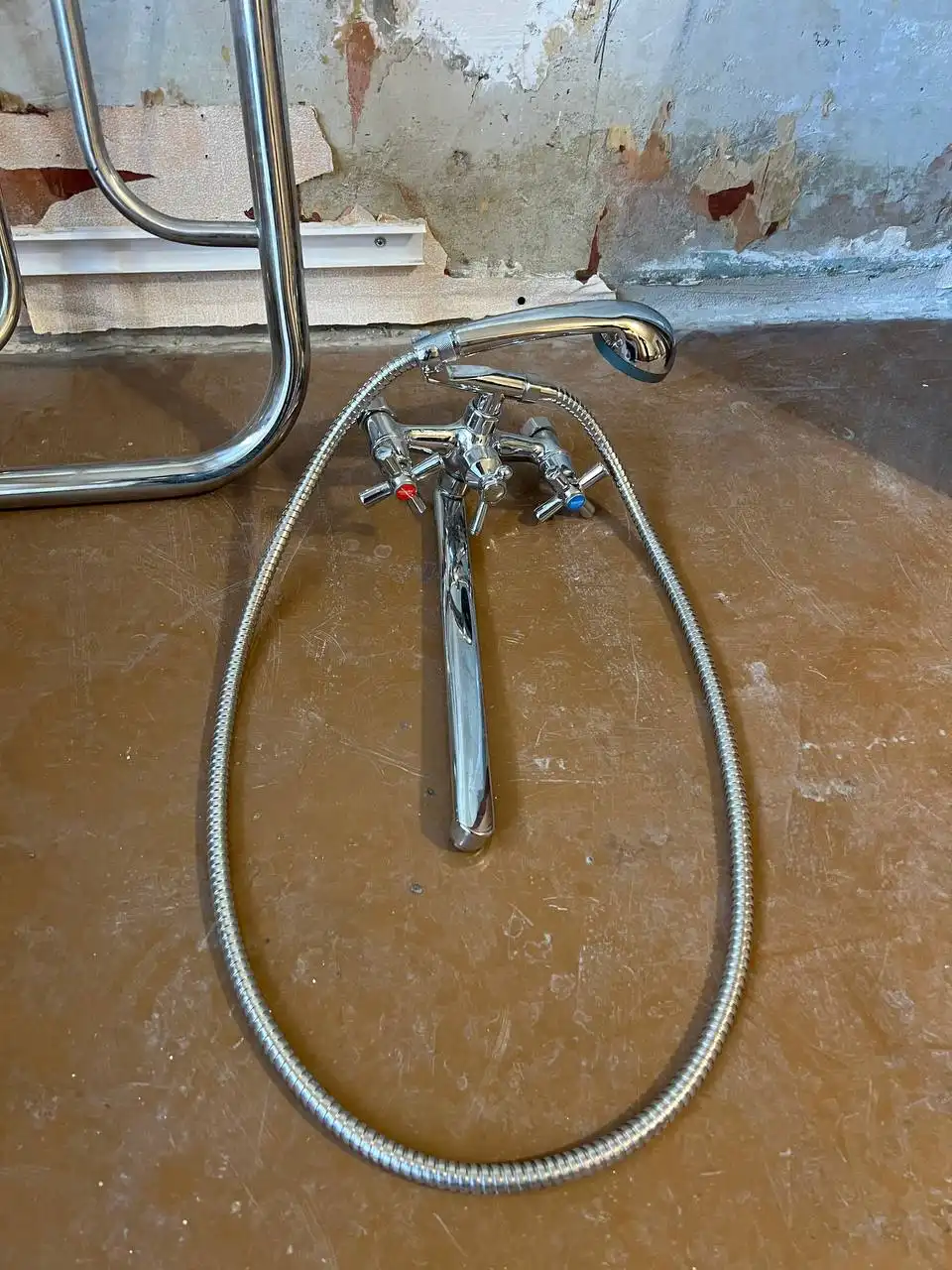 Продажа б/у дверей и ванного набора