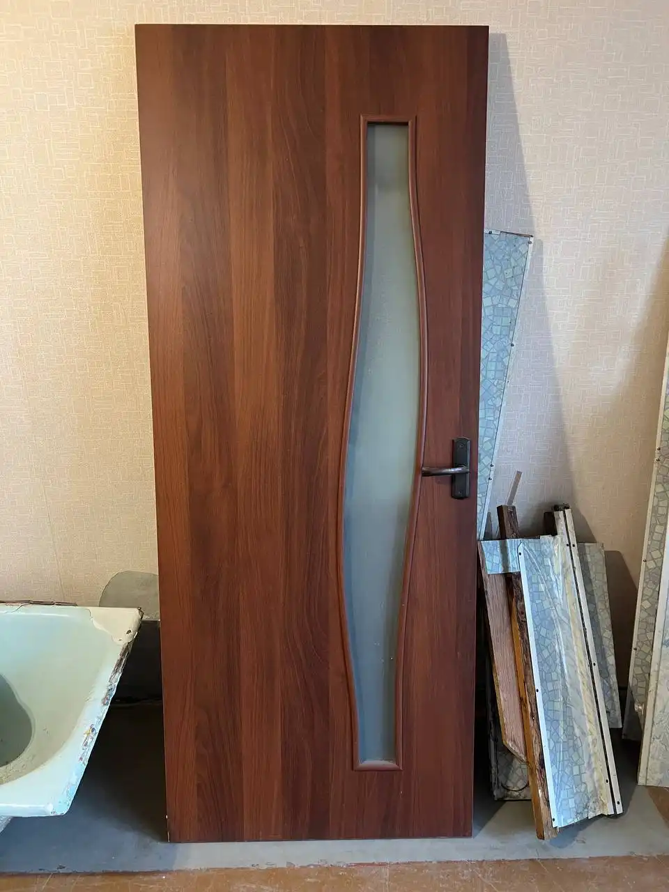 Продажа б/у дверей и ванного набора