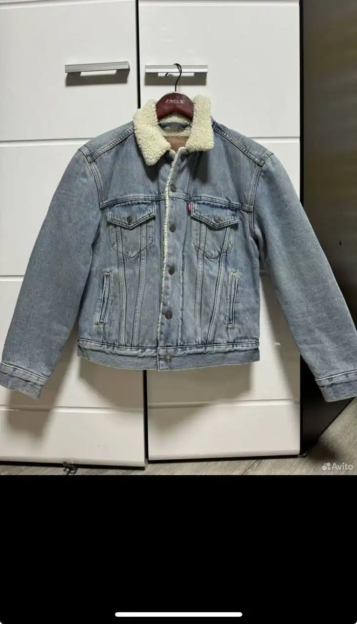 Продажа куртки Levi's XS