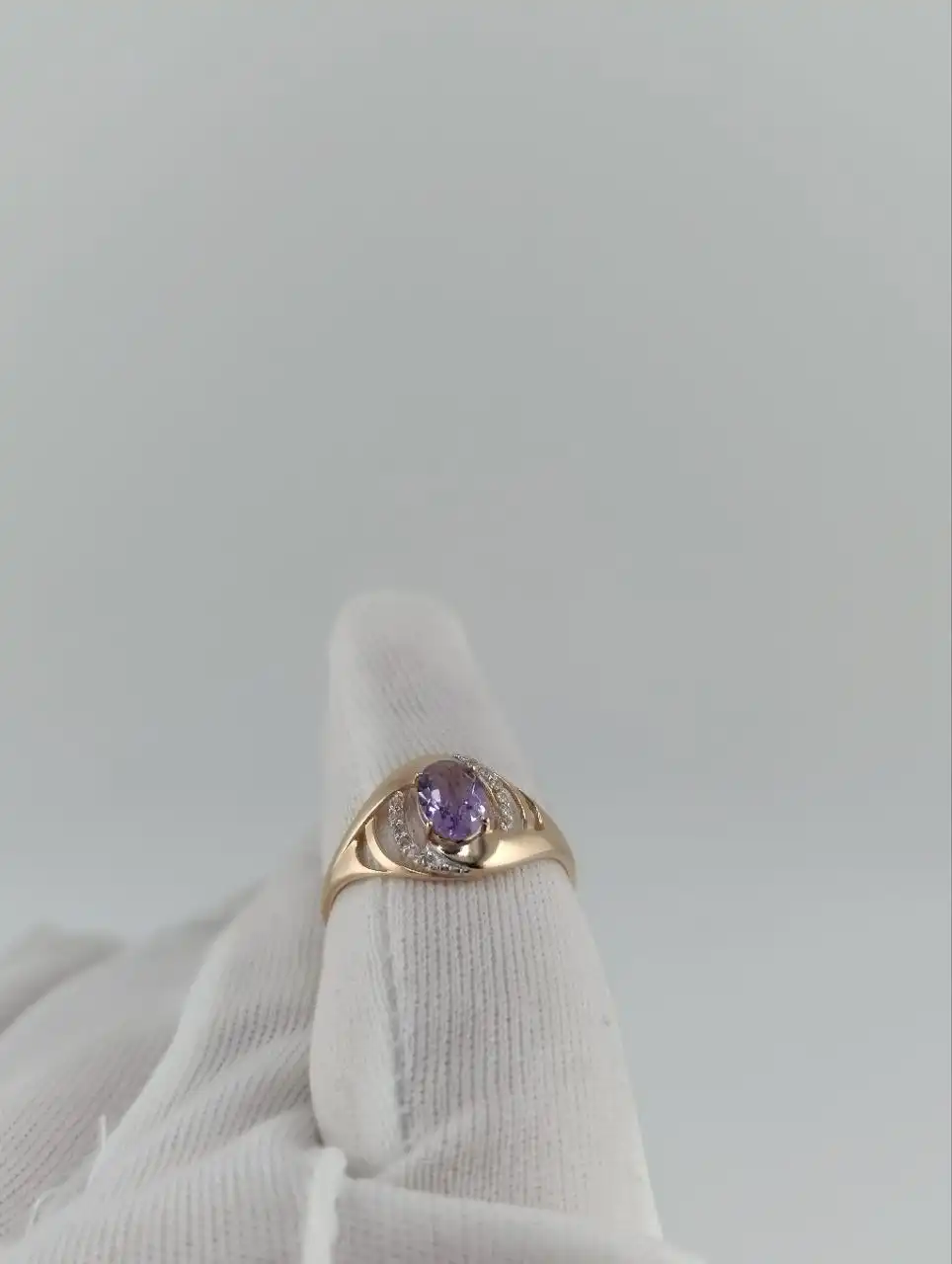 Золотое кольцо 585 пробы с аметистом и бриллиантами 18 размера