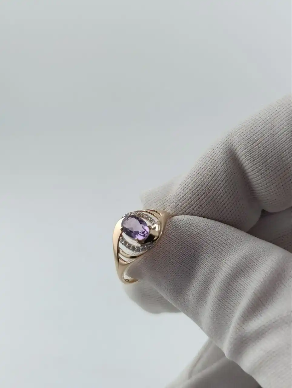 Золотое кольцо 585 пробы с аметистом и бриллиантами 18 размера