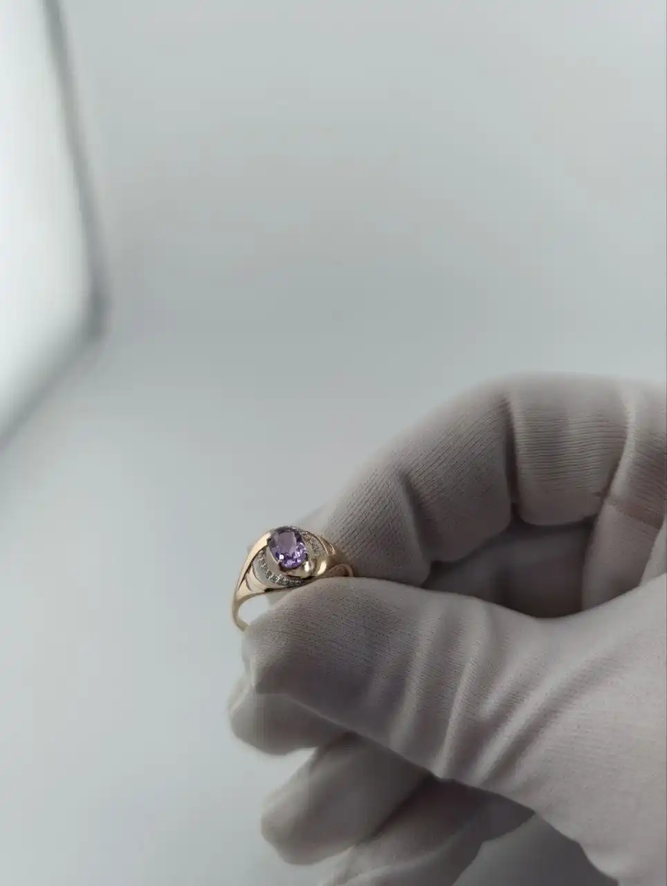 Золотое кольцо 585 пробы с аметистом и бриллиантами 18 размера