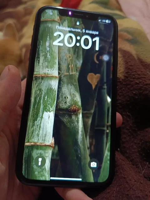 iPhone XR 64GB с неработающей кнопкой громкости - Смартфоны в Санкт-Петербург