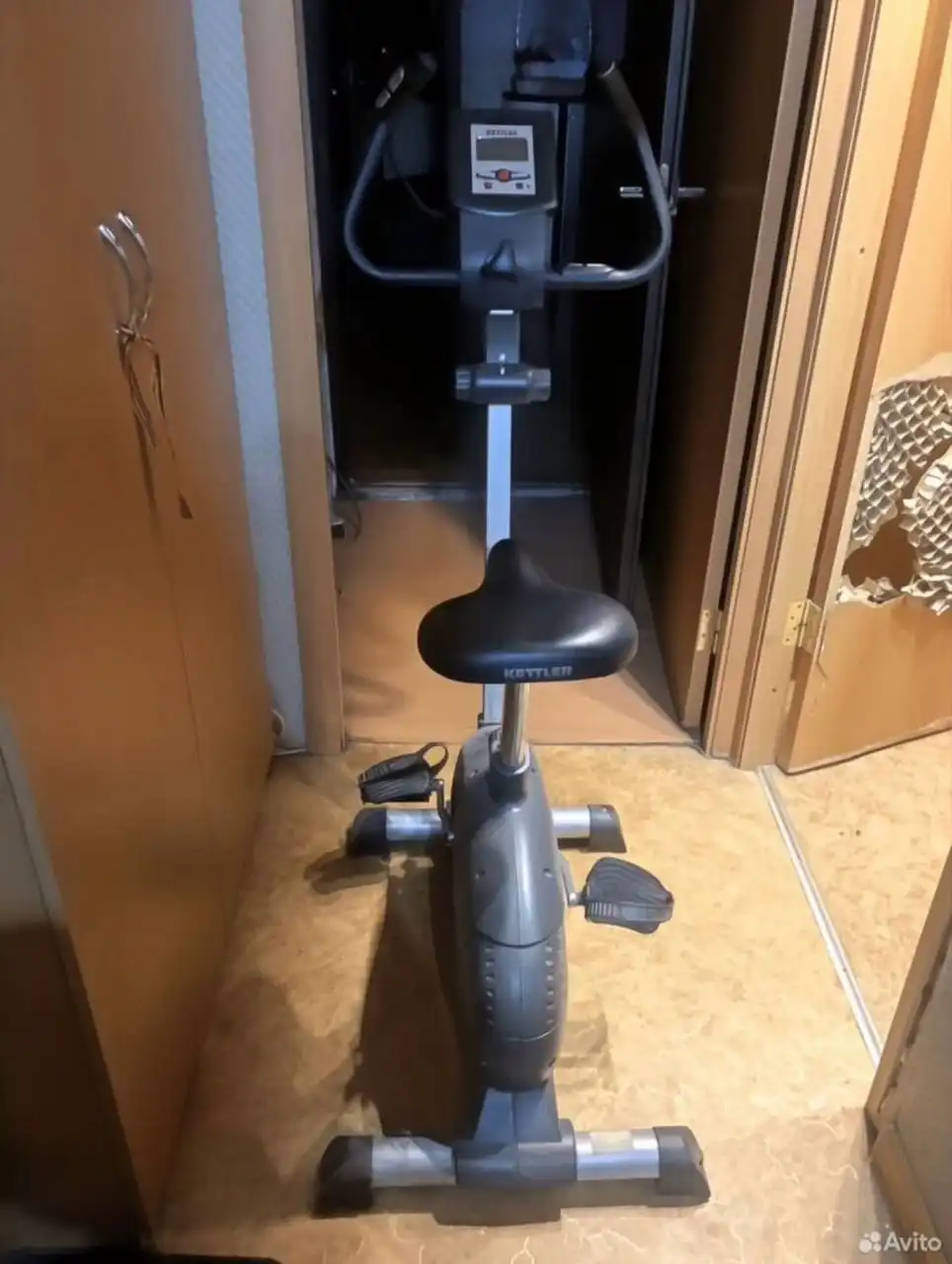 Велотренажер с неработающим табло