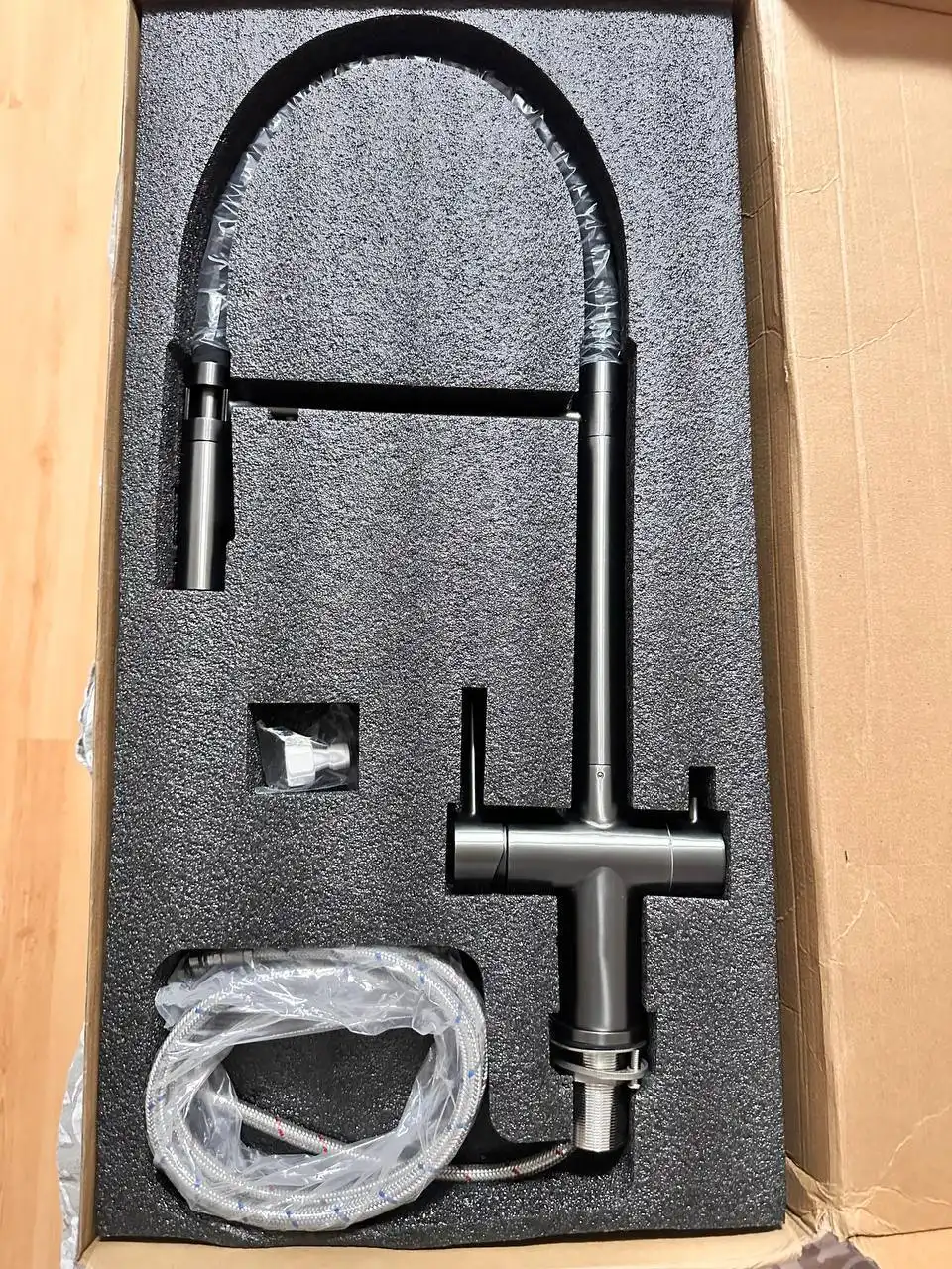 Смеситель с гибким изливом и краном для питьевой воды