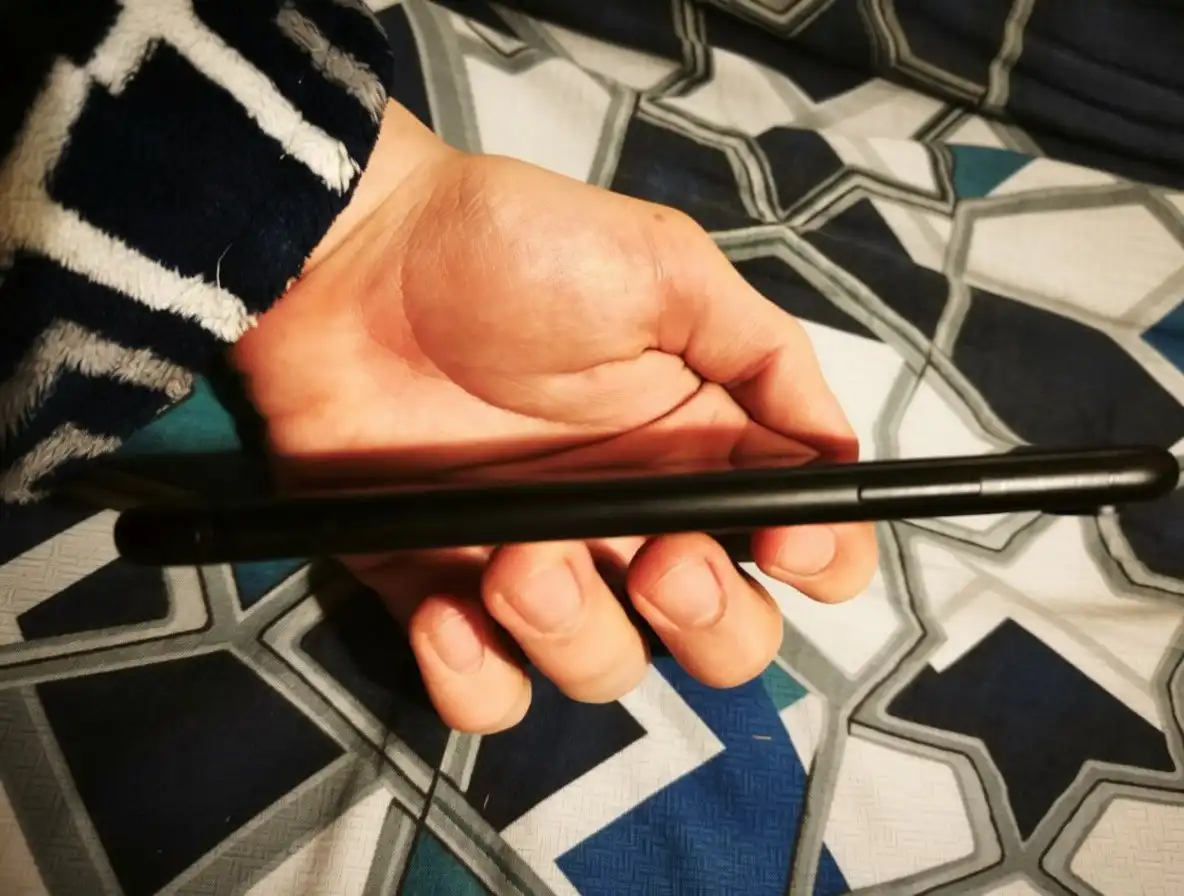 iPhone XR 128 ГБ в идеальном состоянии