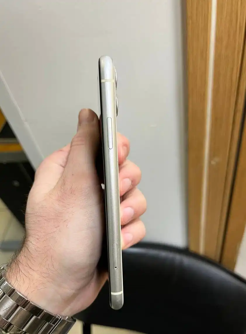 Продажа iPhone 11 64gb в хорошем состоянии - Смартфоны (Электроника) в Санкт-Петербург