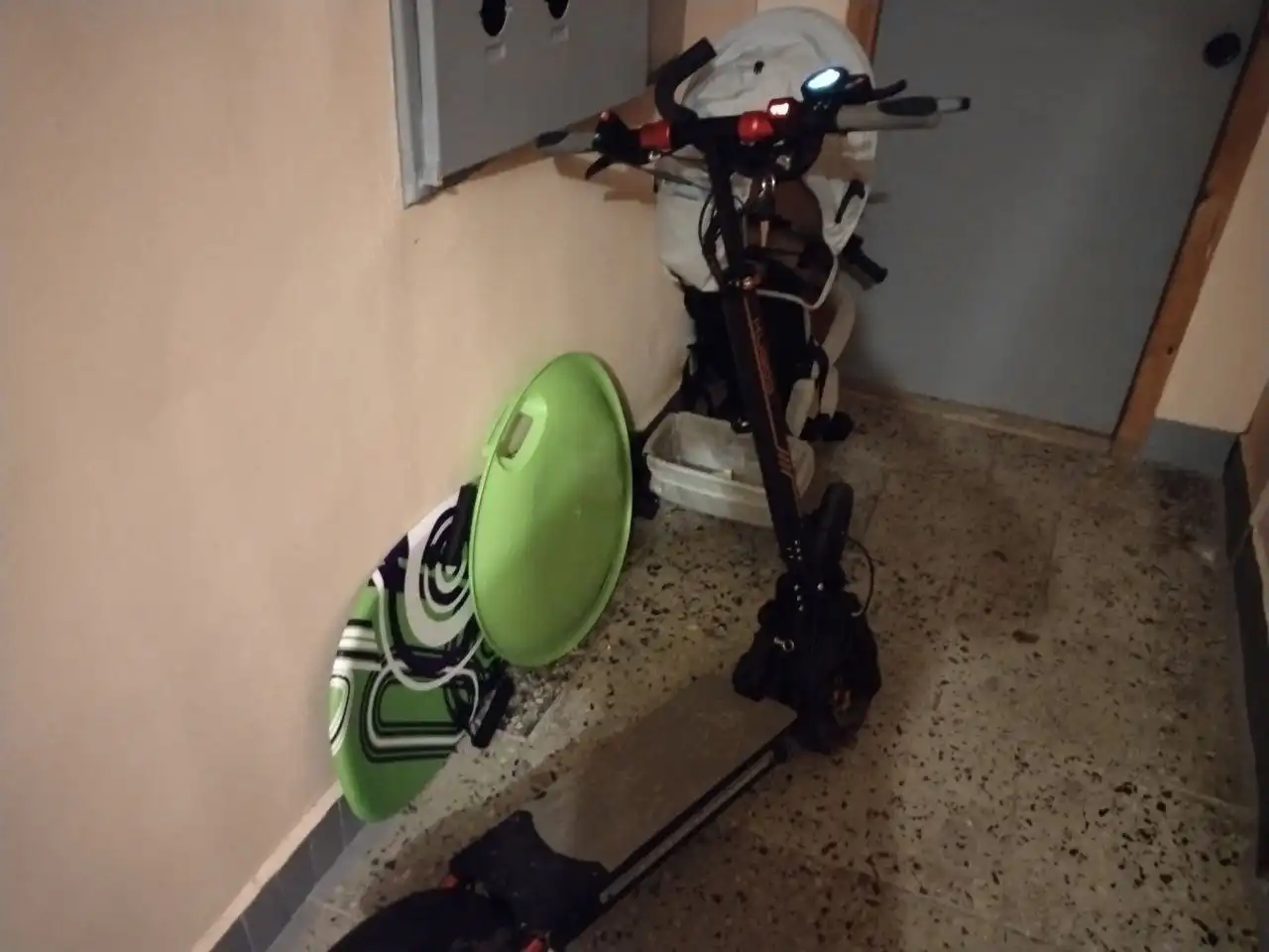 Продажа PS4 с играми и электросамоката - Электроника в Санкт-Петербург