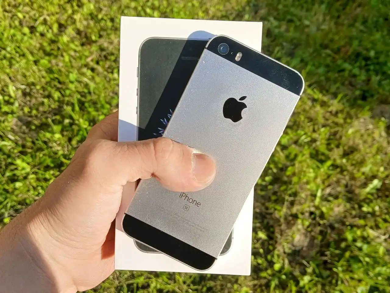 Продам iPhone SE 2016 года - Смартфоны (Электроника) в Санкт-Петербург