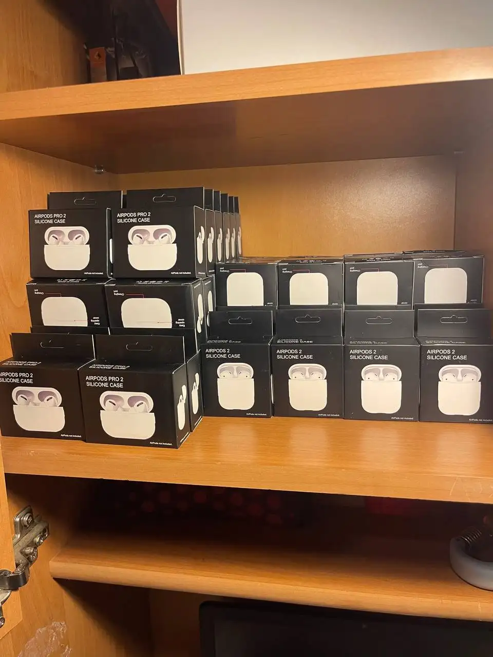 Белые чехлы для AirPods Pro 2 и AirPods 2 - Аксессуары для наушников (Электроника) в Санкт-Петербург