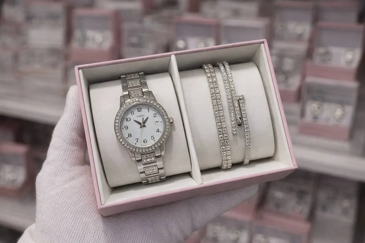 Элегантный набор часов и браслетов к праздникам - Барахолка в Санкт-Петербург