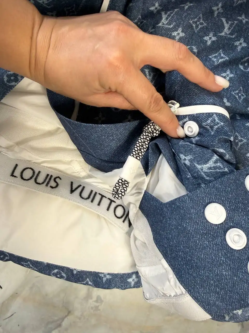 СРОЧНО продам пуховик Louis Vuitton новый - Верхняя одежда (Одежда) в Санкт-Петербург