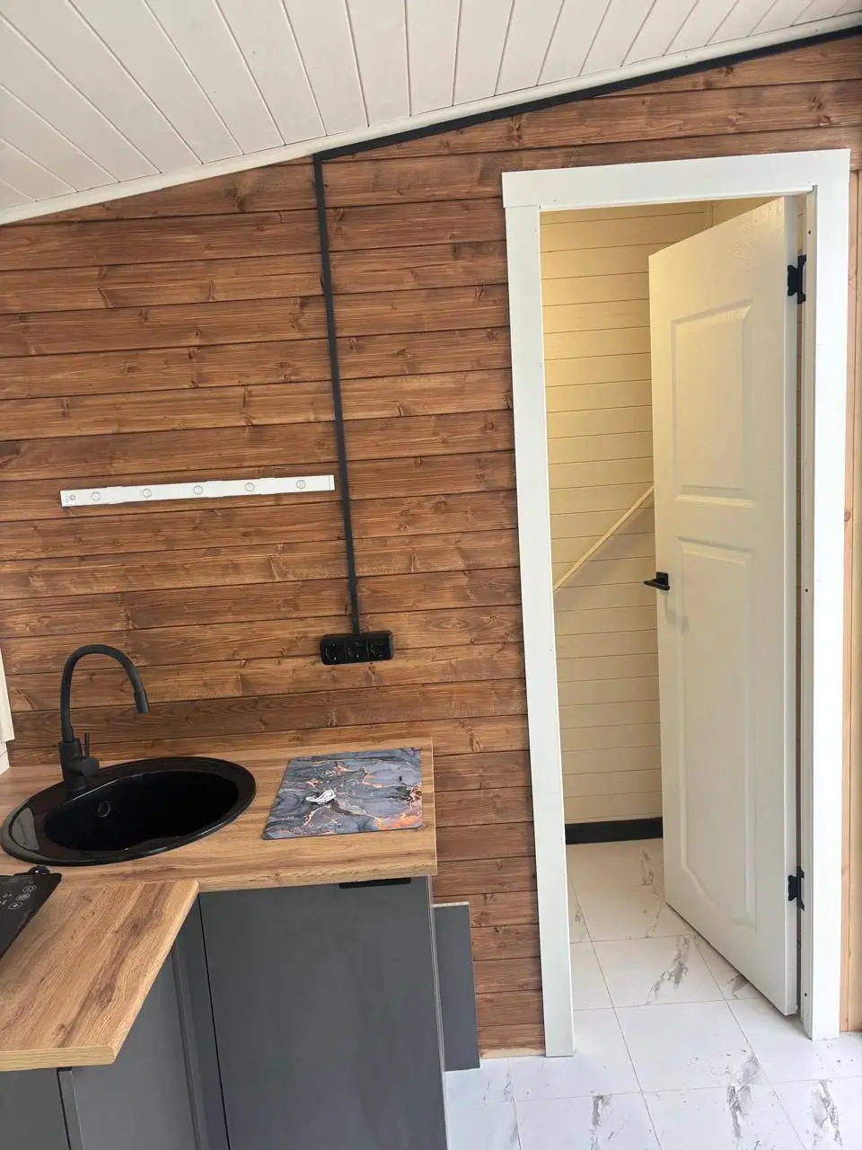 Продам модульный домик 6х2,30х2,40 с электрикой и сантехникой - Модульные домики (Барахолка) в Санкт-Петербург