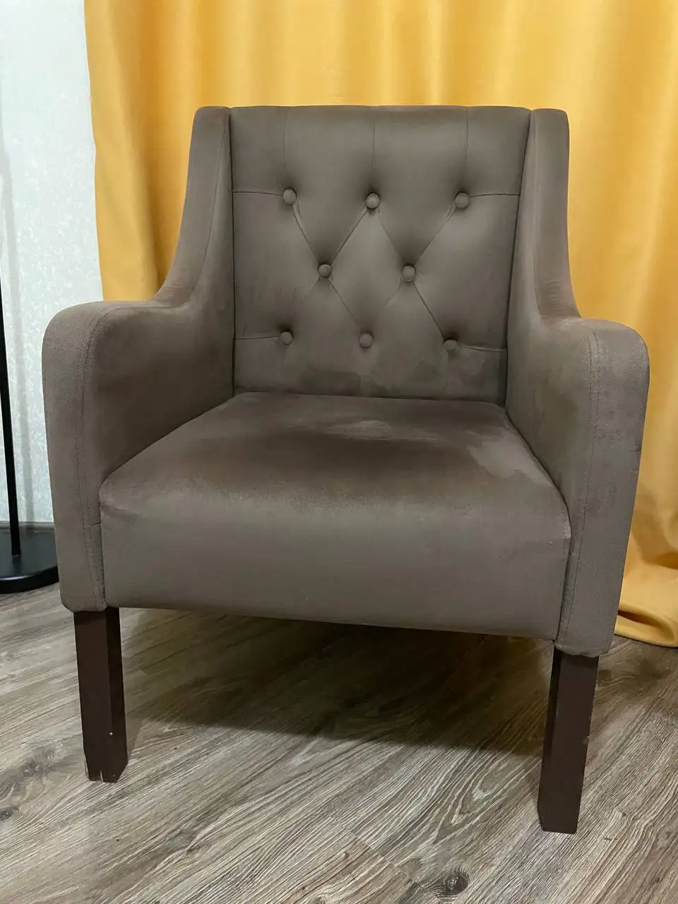 Продажа двух кресел с небольшими дефектами - Мебель (Для дома и дачи) в Санкт-Петербург